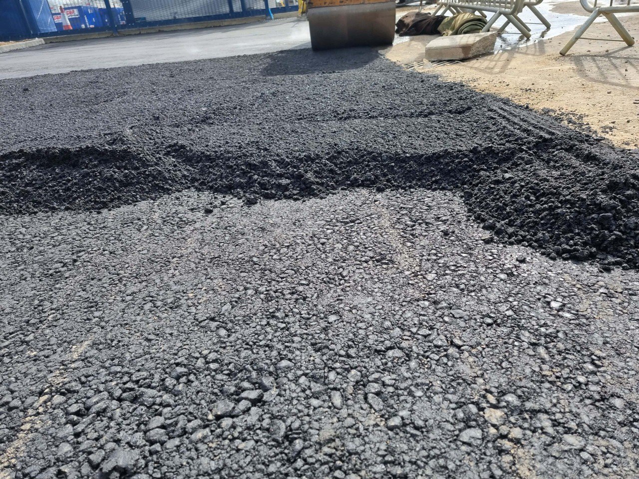 This is tarmac being laid by Rothwell Driveways
